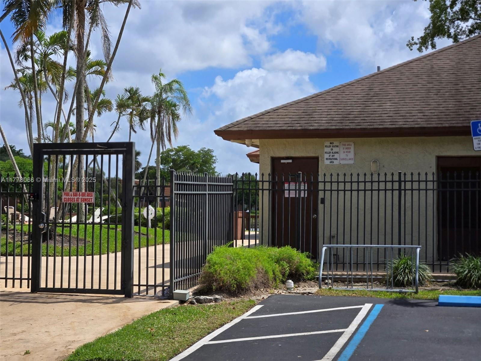 Real estate property located at 11912 13th Ct #11912, Broward, C H E Acres, Davie, FL