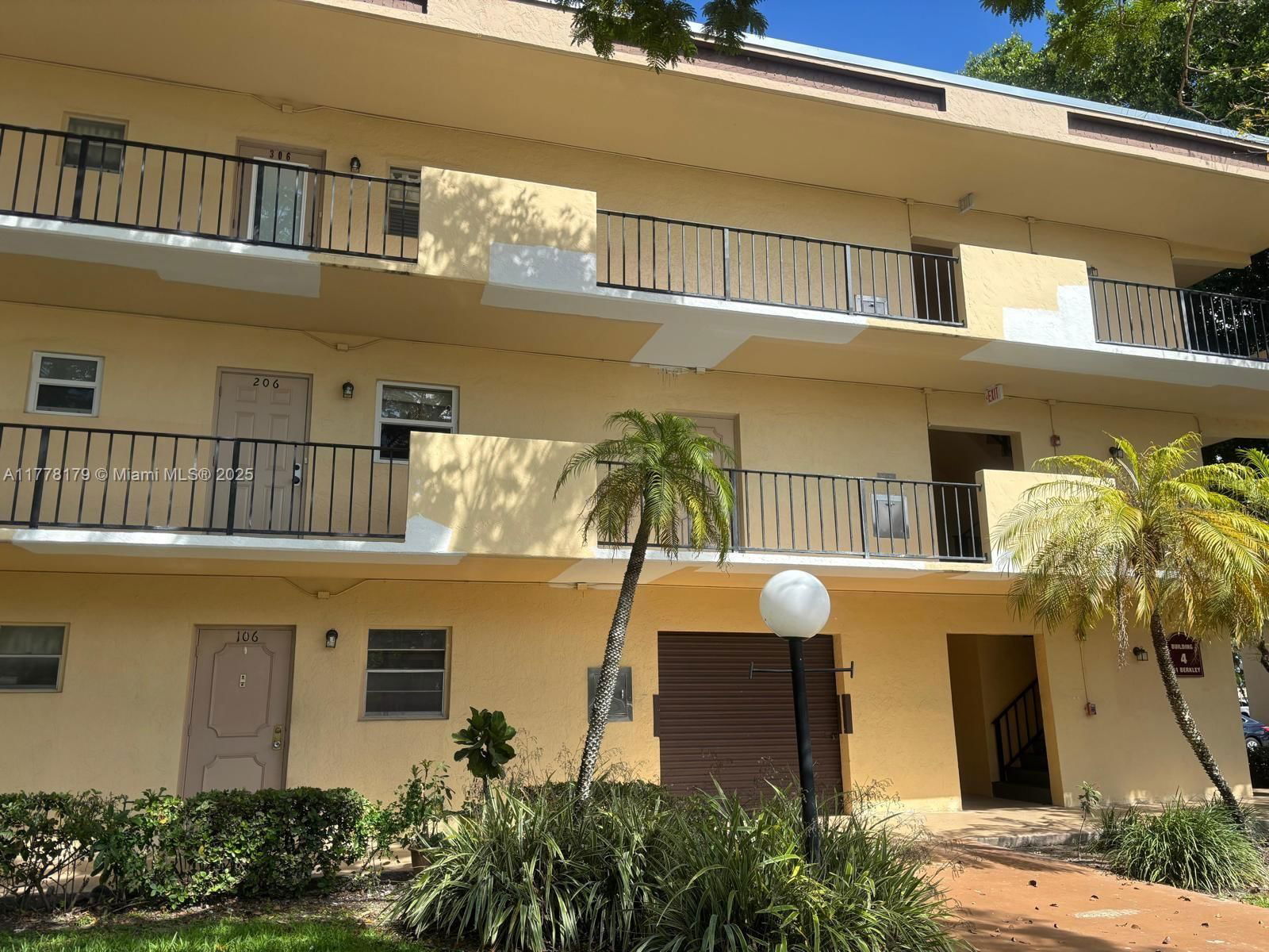 Real estate property located at 151 Berkley Rd #206, Broward, Berkley House West, Hollywood, FL