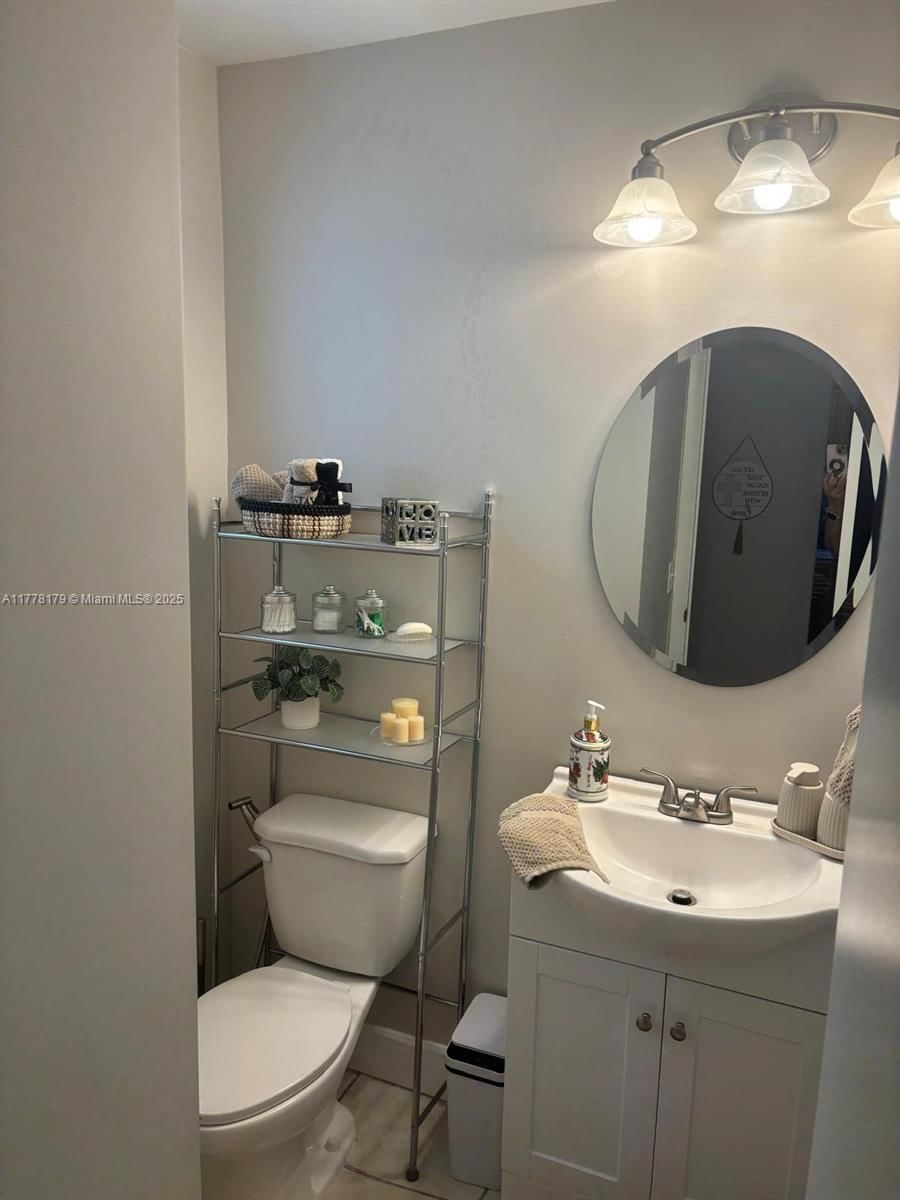 Real estate property located at 151 Berkley Rd #206, Broward, Berkley House West, Hollywood, FL