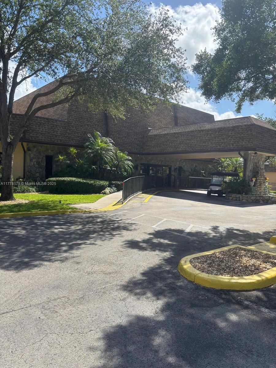 Real estate property located at 151 Berkley Rd #206, Broward, Berkley House West, Hollywood, FL