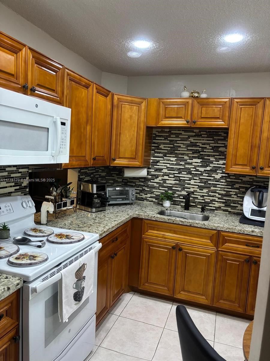 Real estate property located at 151 Berkley Rd #206, Broward, Berkley House West, Hollywood, FL