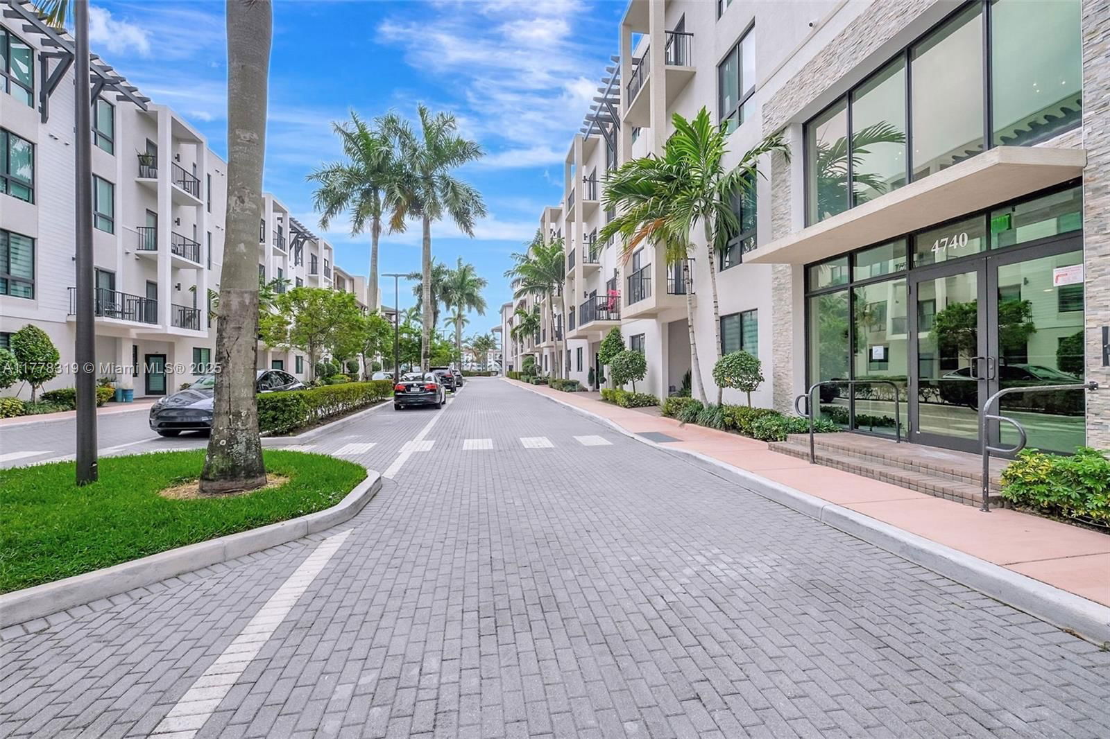 Real estate property located at 4740 84th Ct #32, Miami-dade, Urbana At The Residences, Doral, FL