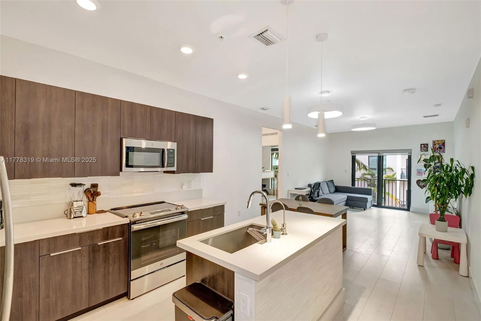 Real estate property located at 4740 84th Ct #32, Miami-dade, Urbana At The Residences, Doral, FL