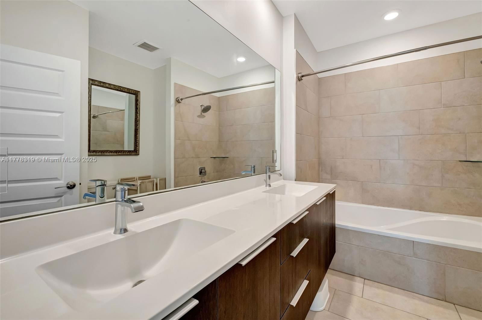 Real estate property located at 4740 84th Ct #32, Miami-dade, Urbana At The Residences, Doral, FL