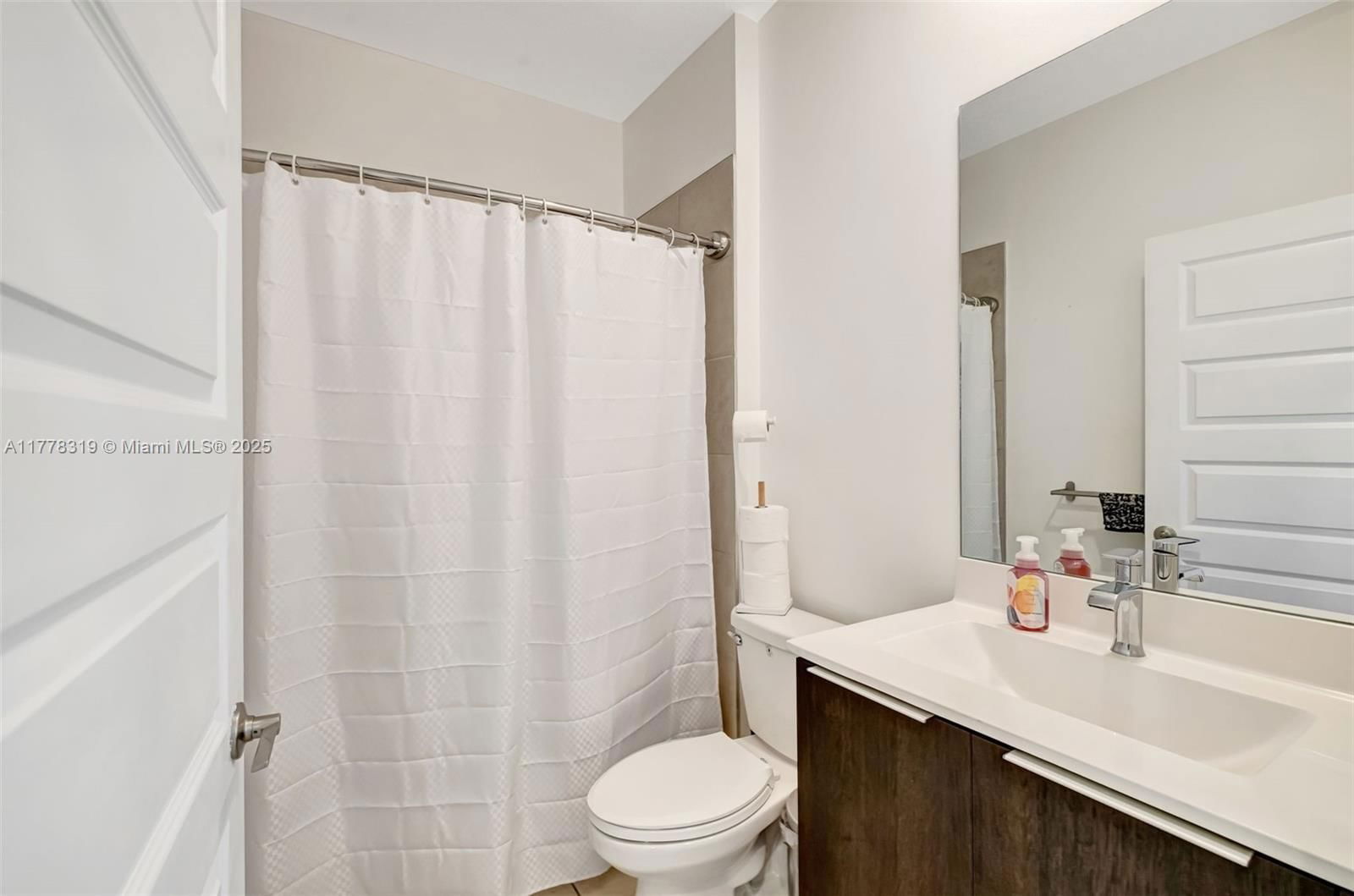 Real estate property located at 4740 84th Ct #32, Miami-dade, Urbana At The Residences, Doral, FL