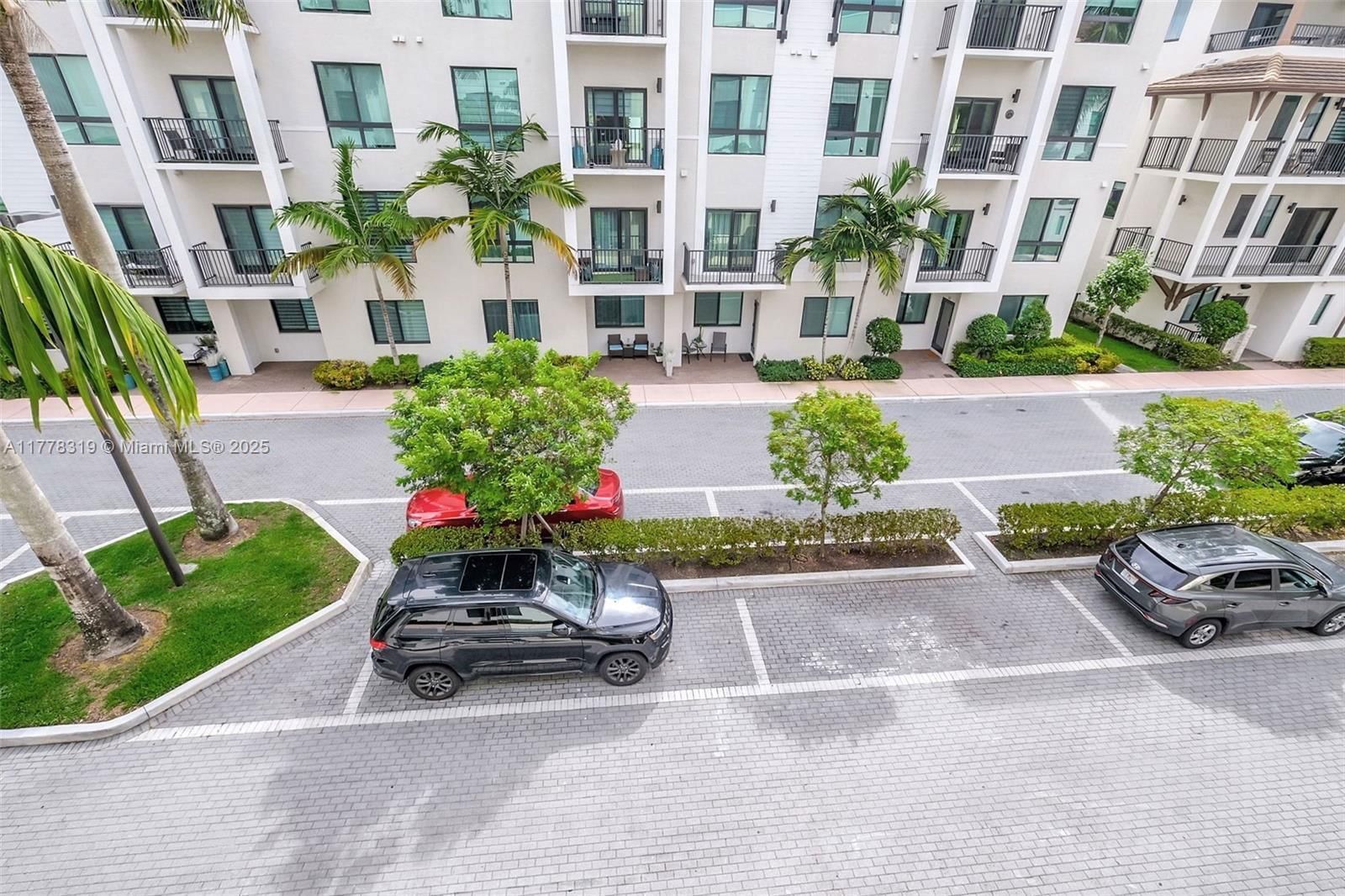 Real estate property located at 4740 84th Ct #32, Miami-dade, Urbana At The Residences, Doral, FL