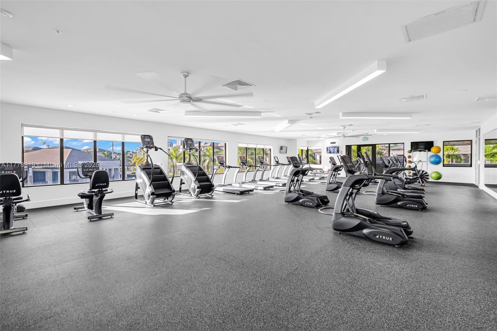 Real estate property located at 4740 84th Ct #32, Miami-dade, Urbana At The Residences, Doral, FL