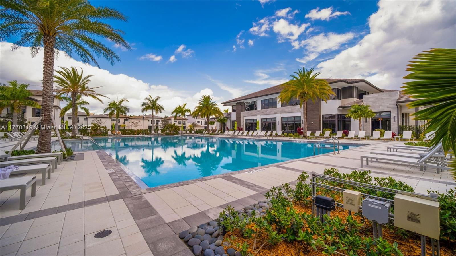 Real estate property located at 4740 84th Ct #32, Miami-dade, Urbana At The Residences, Doral, FL