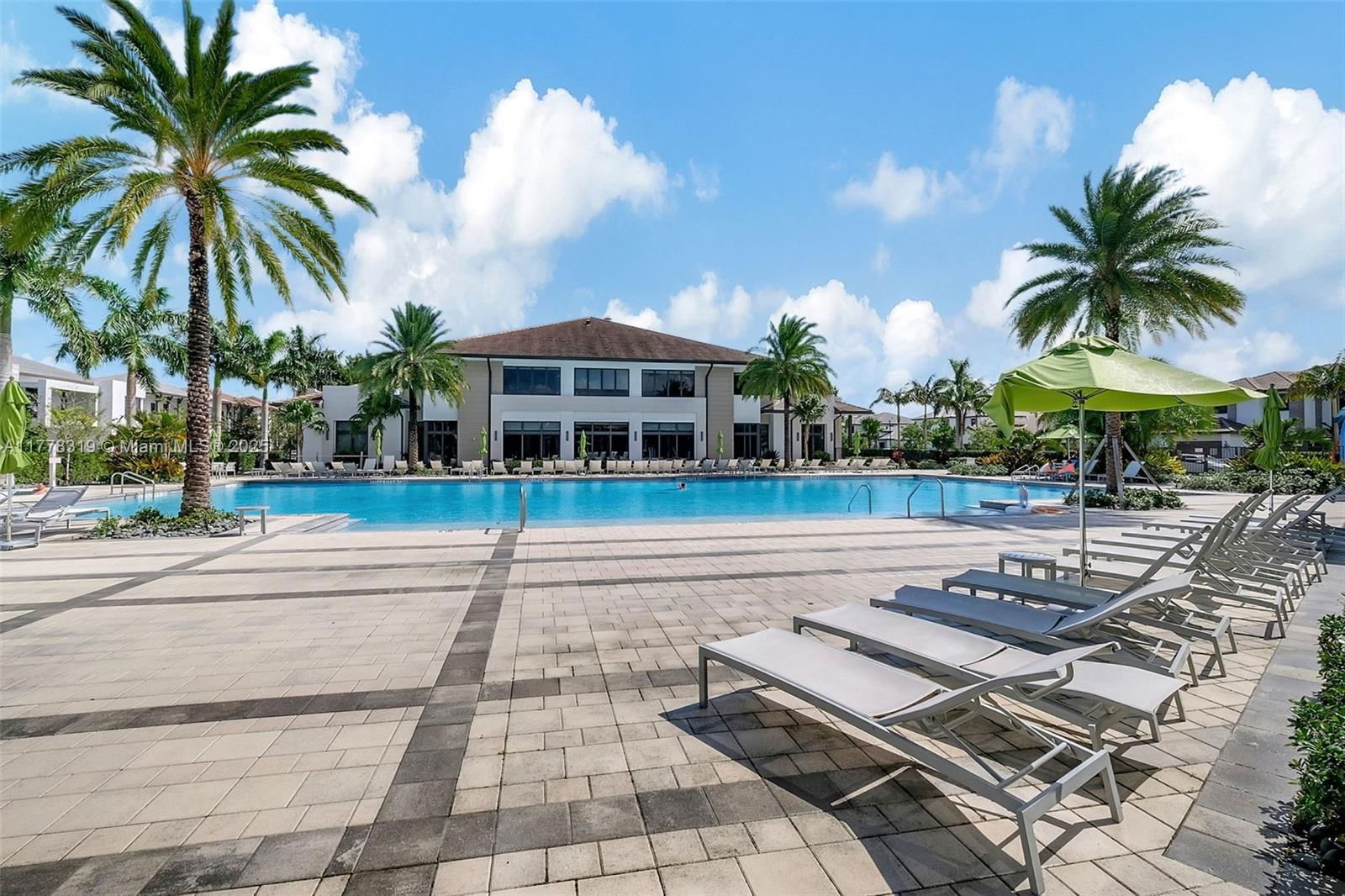 Real estate property located at 4740 84th Ct #32, Miami-dade, Urbana At The Residences, Doral, FL