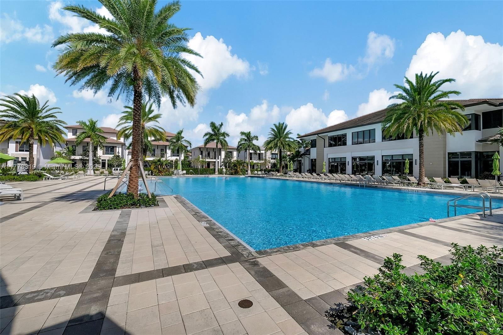 Real estate property located at 4740 84th Ct #32, Miami-dade, Urbana At The Residences, Doral, FL