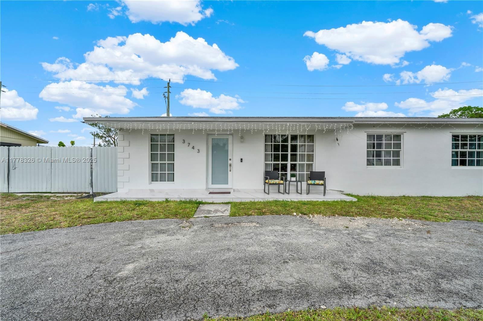 Real estate property located at 3743 207th Dr, Miami-dade, 4th Addn To Starlight, Miami Gardens, FL