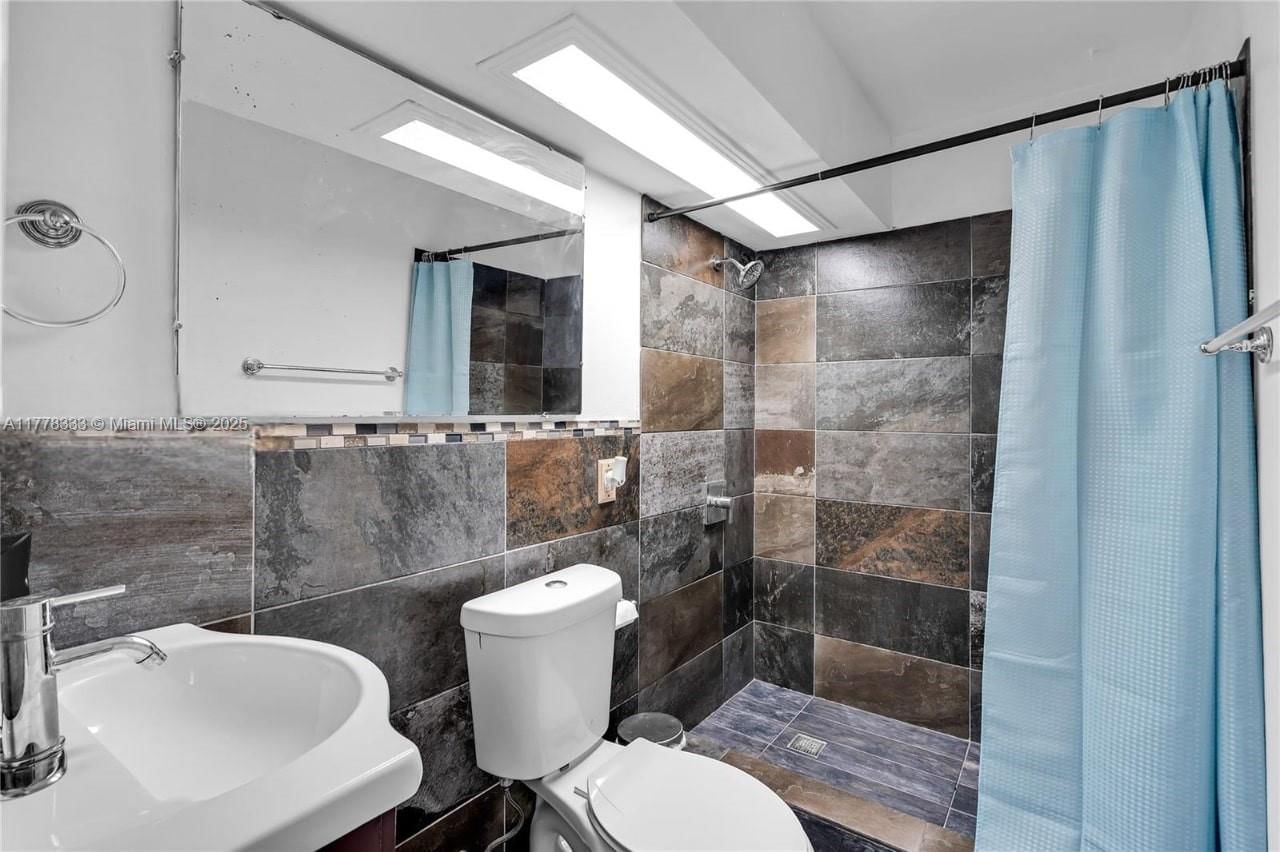Real estate property located at 2175 56th St #107, Broward, Doria Condo, Fort Lauderdale, FL