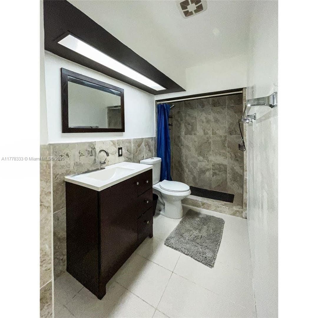 Real estate property located at 2175 56th St #107, Broward, Doria Condo, Fort Lauderdale, FL