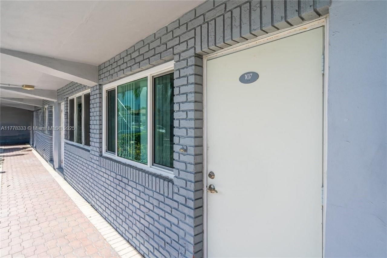 Real estate property located at 2175 56th St #107, Broward, Doria Condo, Fort Lauderdale, FL