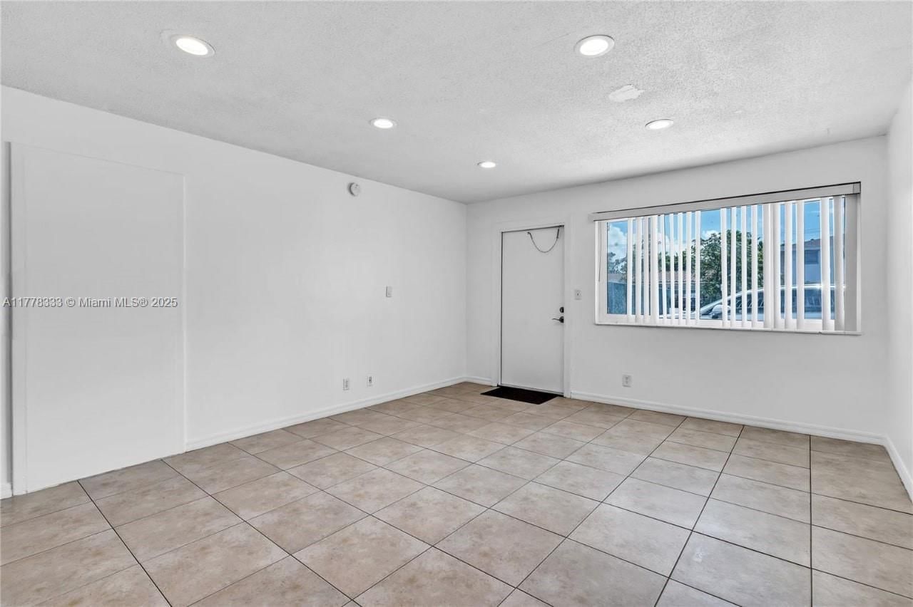Real estate property located at 2175 56th St #107, Broward, Doria Condo, Fort Lauderdale, FL