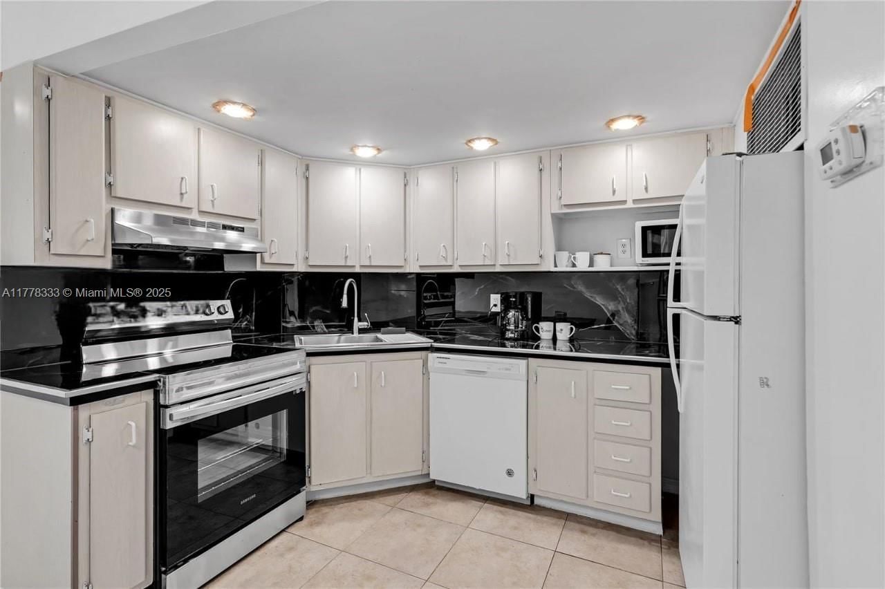 Real estate property located at 2175 56th St #107, Broward, Doria Condo, Fort Lauderdale, FL