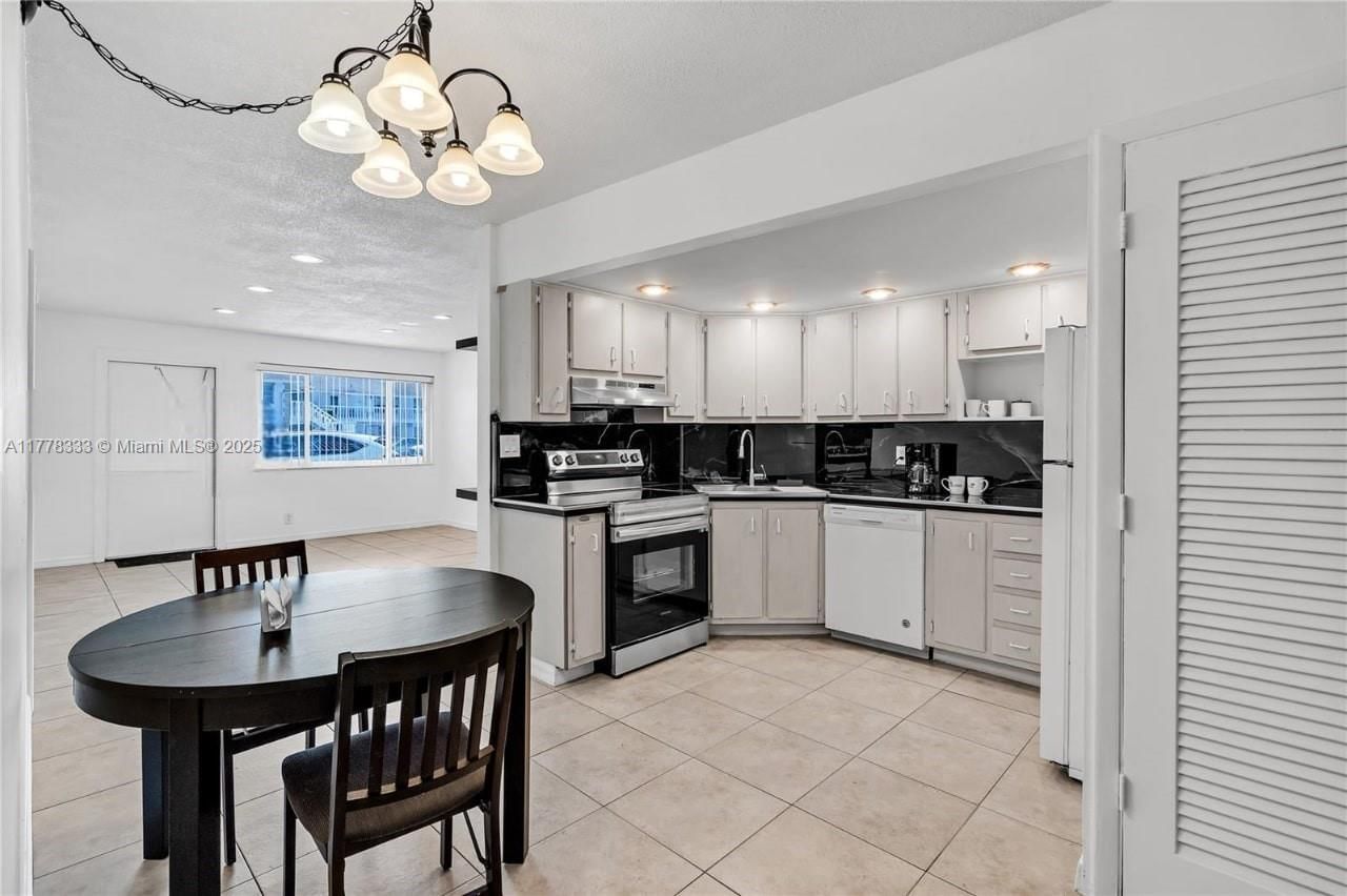 Real estate property located at 2175 56th St #107, Broward, Doria Condo, Fort Lauderdale, FL