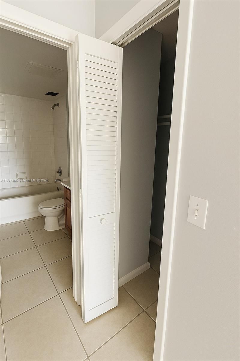 Real estate property located at 15221 6th Ave A204, Miami-dade, Ola Condo, Miami, FL