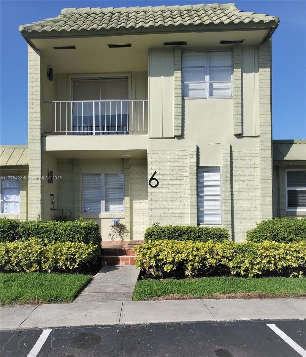 Real estate property located at 301 Bonaventure Blvd #6, Broward, Bonaventure Townhouses Co, Weston, FL