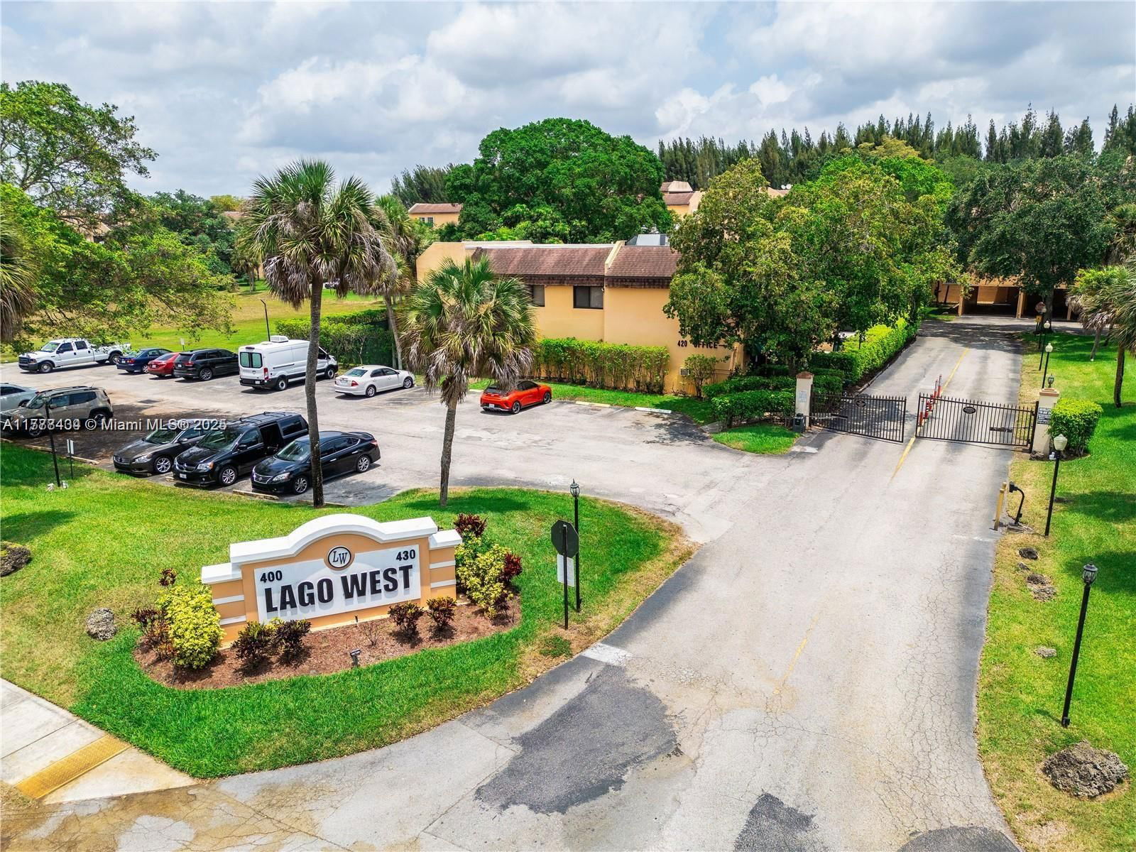 Real estate property located at 430 Commodore Dr #314, Broward, Lago West Condominium, Plantation, FL