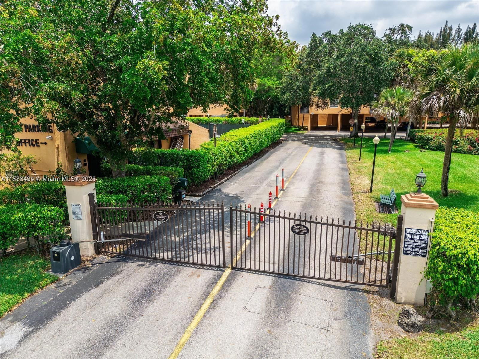 Real estate property located at 430 Commodore Dr #314, Broward, Lago West Condominium, Plantation, FL
