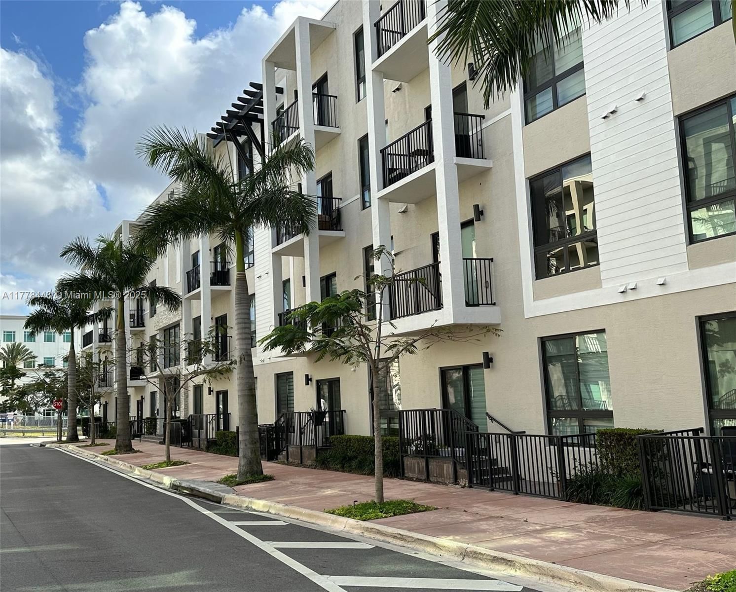 Real estate property located at 8301 41st St B-204, Miami-dade, Urbana At The Residences, Doral, FL