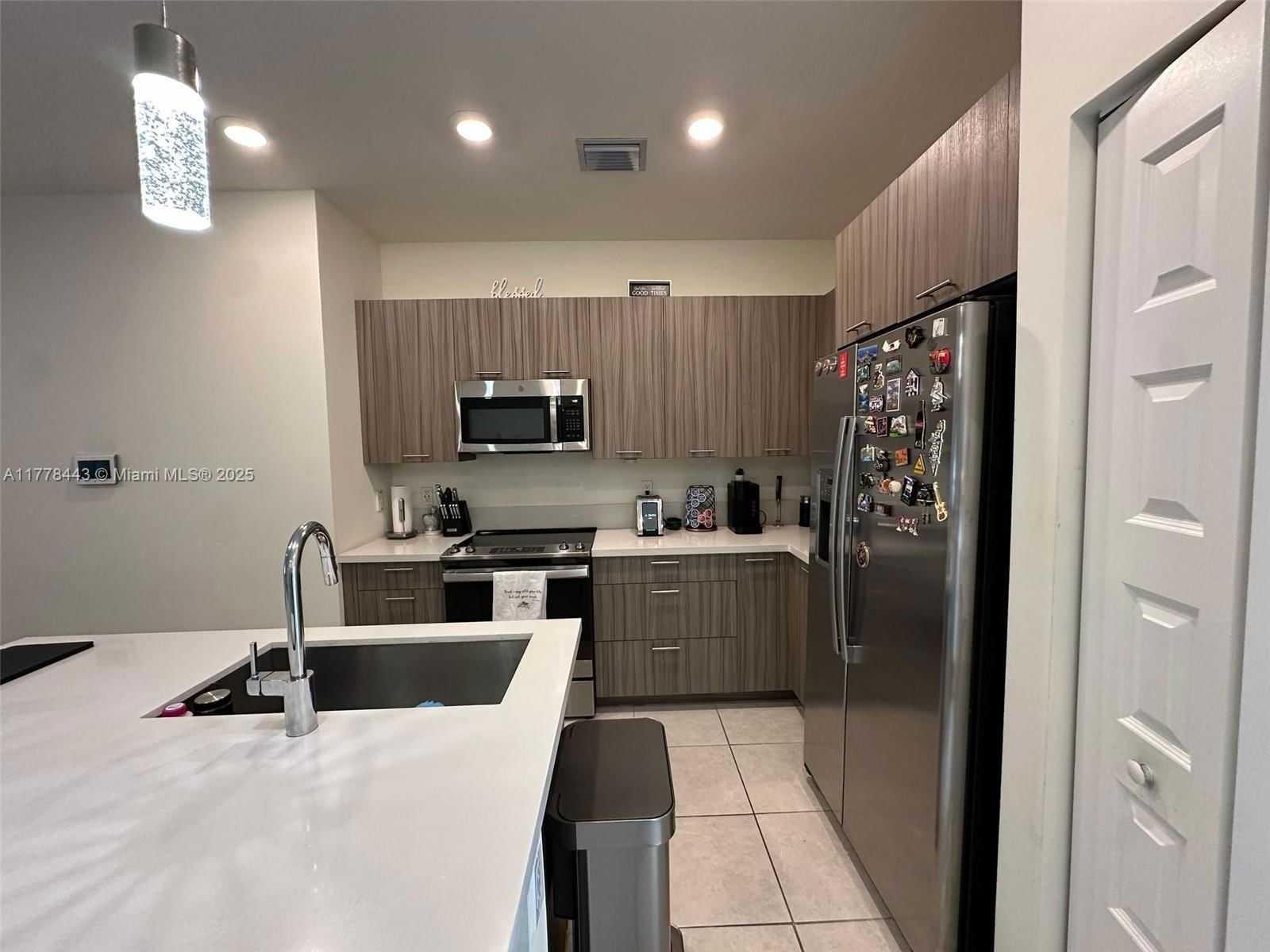 Real estate property located at 8301 41st St B-204, Miami-dade, Urbana At The Residences, Doral, FL