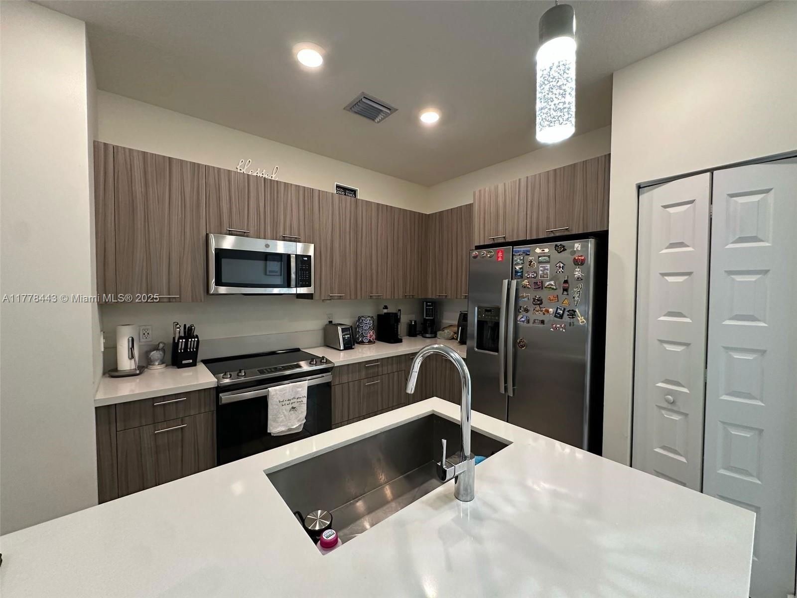 Real estate property located at 8301 41st St B-204, Miami-dade, Urbana At The Residences, Doral, FL