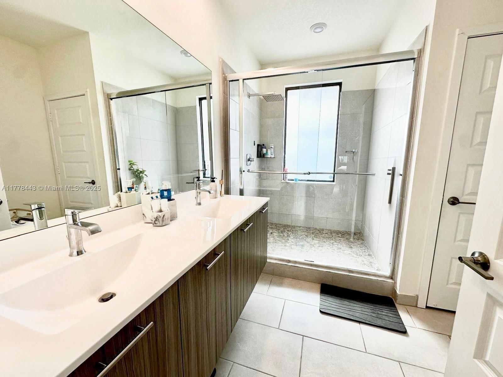 Real estate property located at 8301 41st St B-204, Miami-dade, Urbana At The Residences, Doral, FL