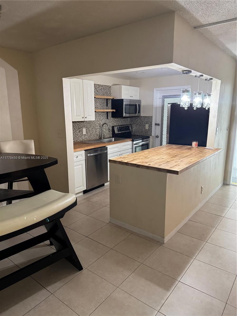 Real estate property located at 1631 46th Ave #119, Broward, Edgewood Greens Condo, Lauderhill, FL