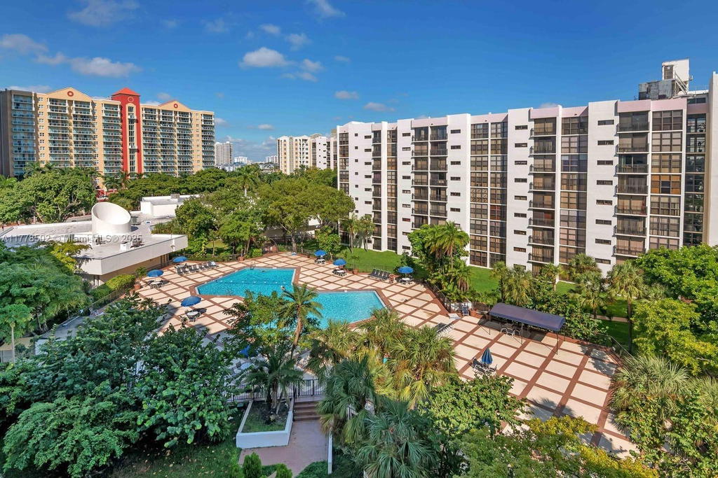 Real estate property located at 17021 Bay Rd #322, Miami-dade, 17021 North Bay Road, Unit, Sunny Isles Beach, FL