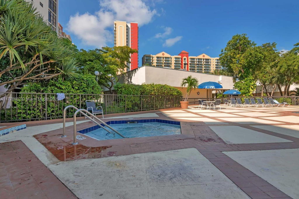 Real estate property located at 17021 Bay Rd #322, Miami-dade, 17021 North Bay Road, Unit, Sunny Isles Beach, FL