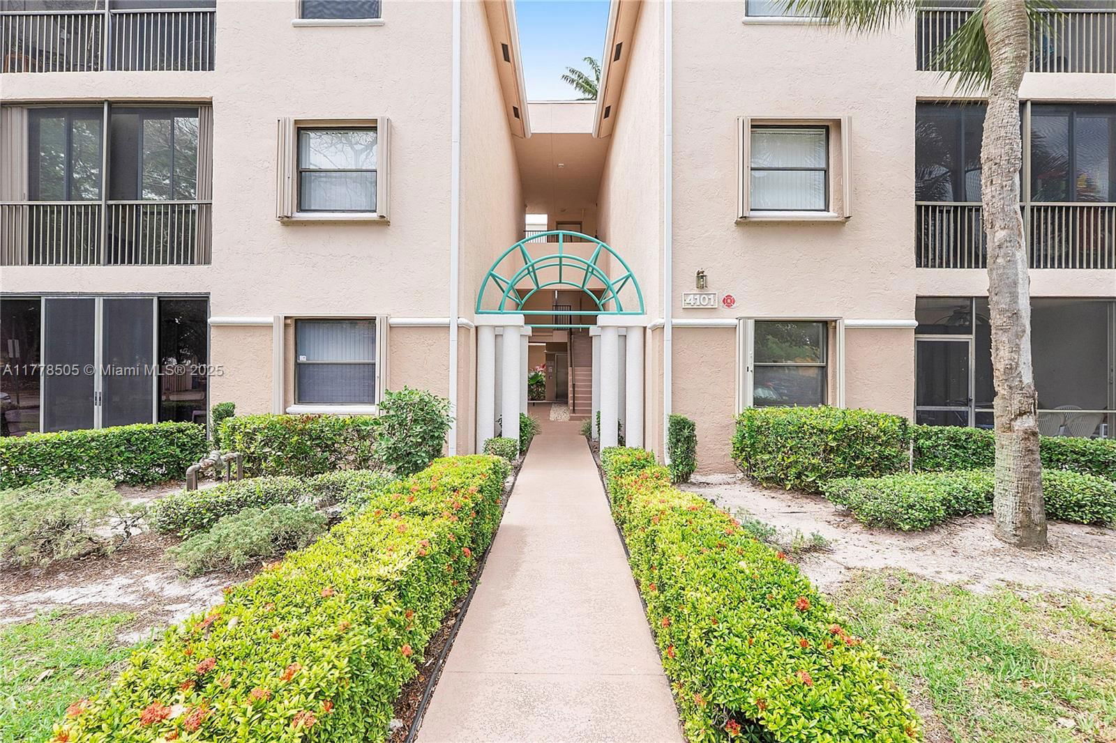 Real estate property located at 4101 Coral Tree Cir #313, Broward, Bayview Village A Condo, Coconut Creek, FL