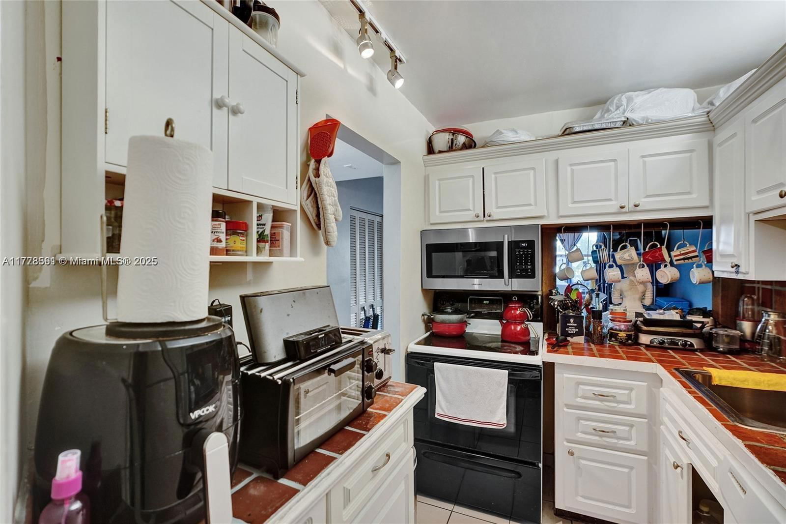 Real estate property located at 2899 Collins Ave #521, Miami-dade, Triton Tower Condo, Miami Beach, FL