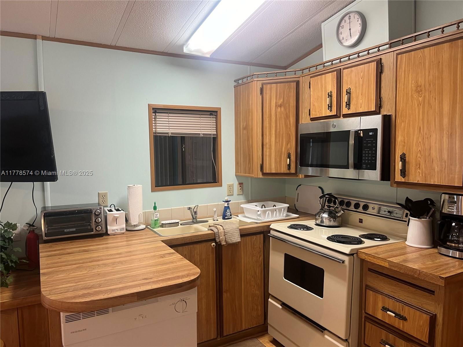 Real estate property located at 2064 Nettles Blvd, St Lucie, Outdoor Resorts At Nettle, Jensen Beach, FL