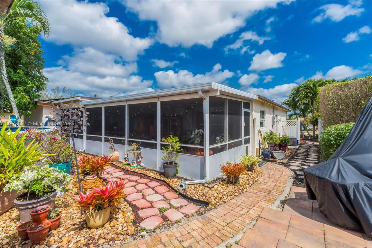 Real estate property located at 22483 Labrador St, Palm Beach, Holiday City At Boca Rato, Boca Raton, FL