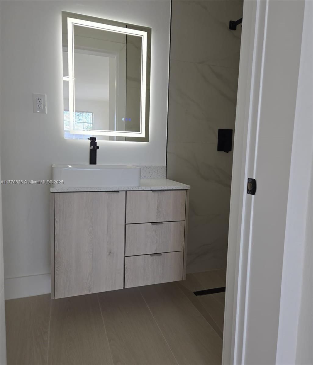 Real estate property located at 3242 87th Ter, Miami-dade, Broadmoor Manor, Miami, FL