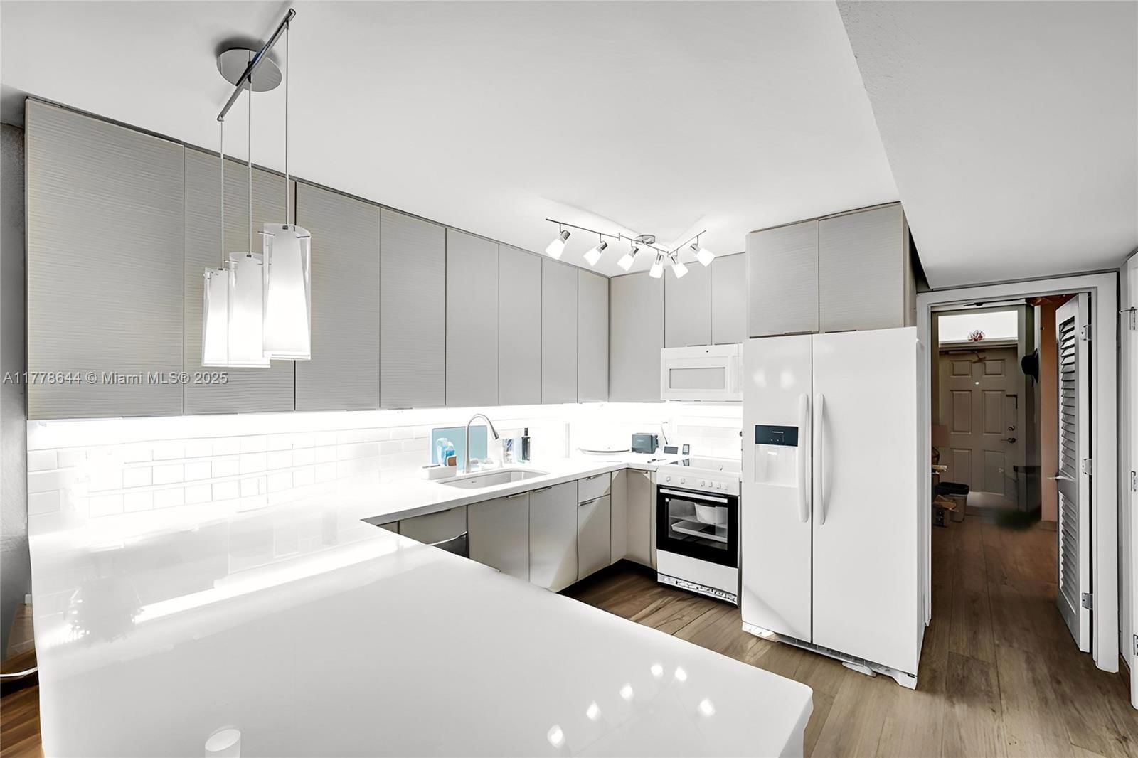 Real estate property located at 322 Taylor St #1D, Broward, President Co-op, Hollywood, FL