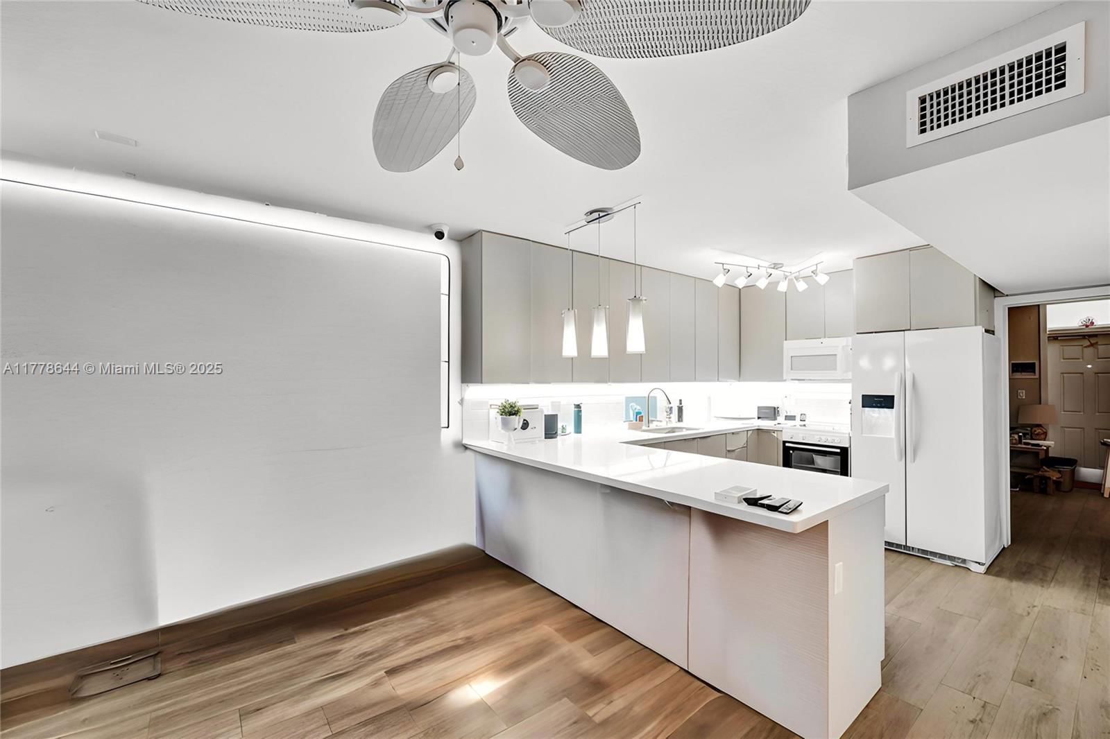 Real estate property located at 322 Taylor St #1D, Broward, President Co-op, Hollywood, FL