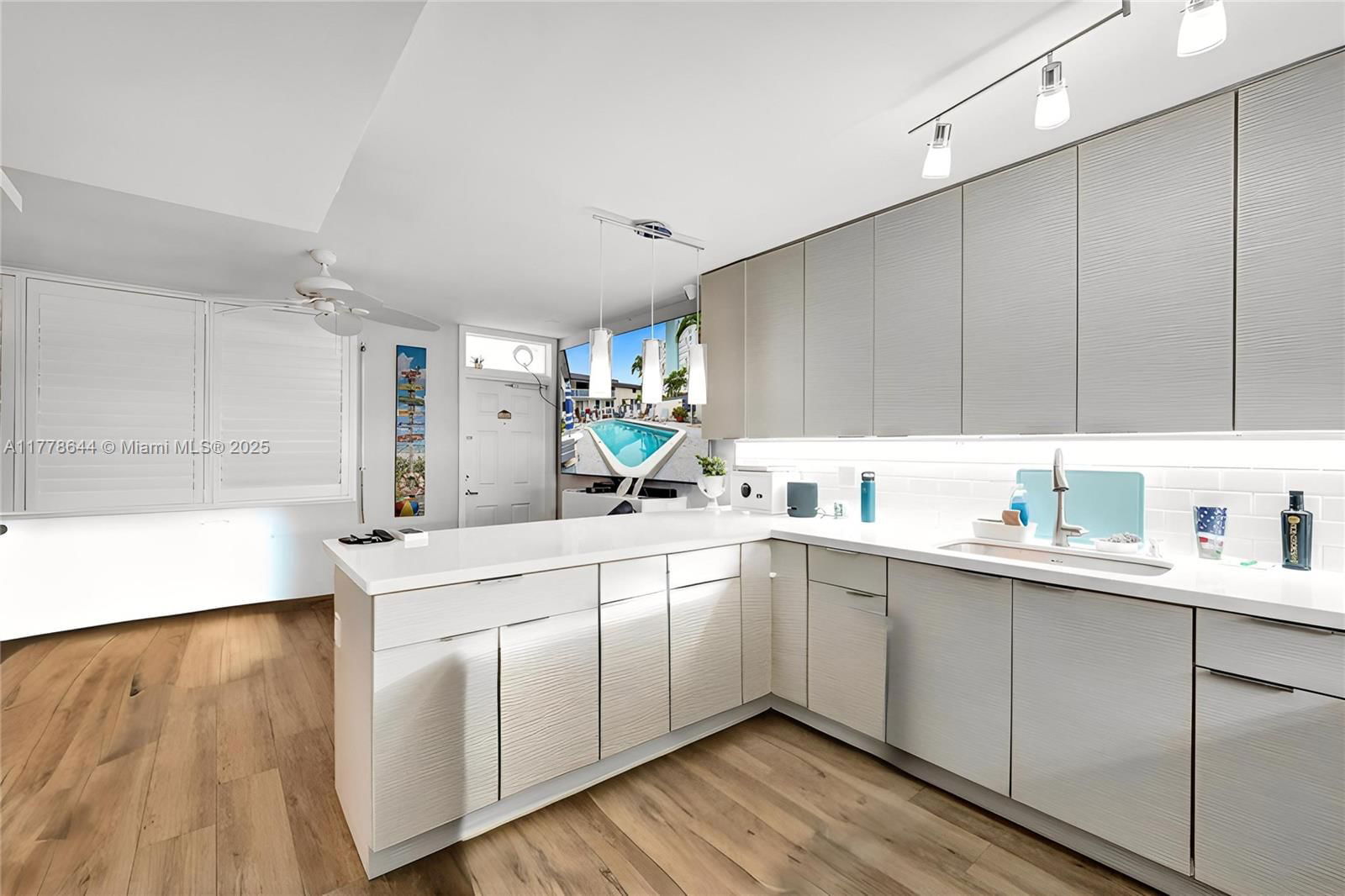 Real estate property located at 322 Taylor St #1D, Broward, President Co-op, Hollywood, FL