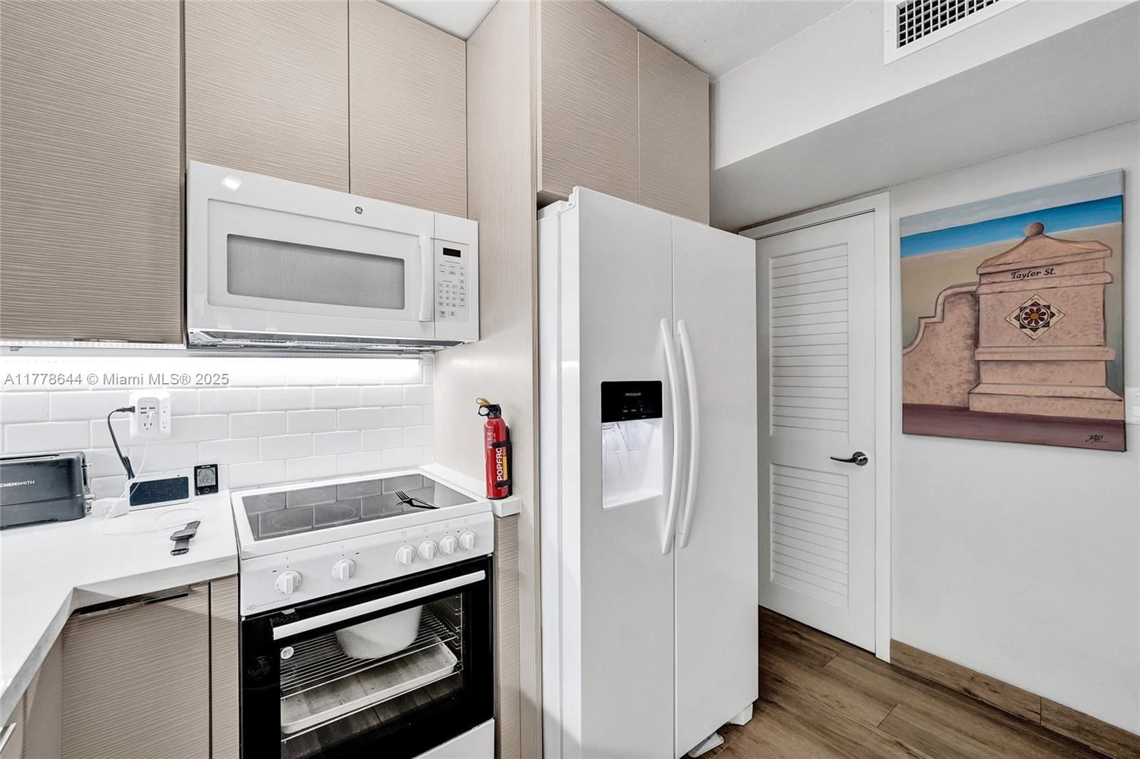 Real estate property located at 322 Taylor St #1D, Broward, President Co-op, Hollywood, FL