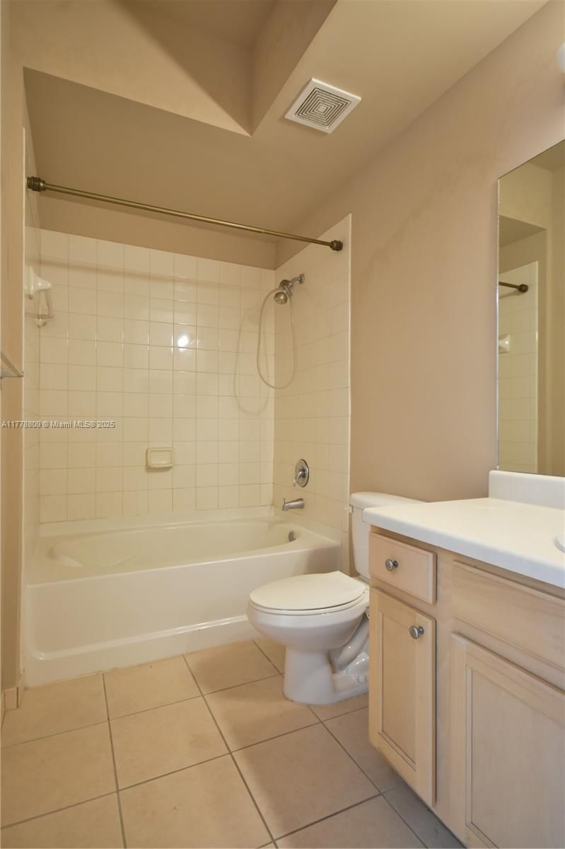 Real estate property located at 6001 70th St #429, Miami-dade, Valencia Condo, South Miami, FL