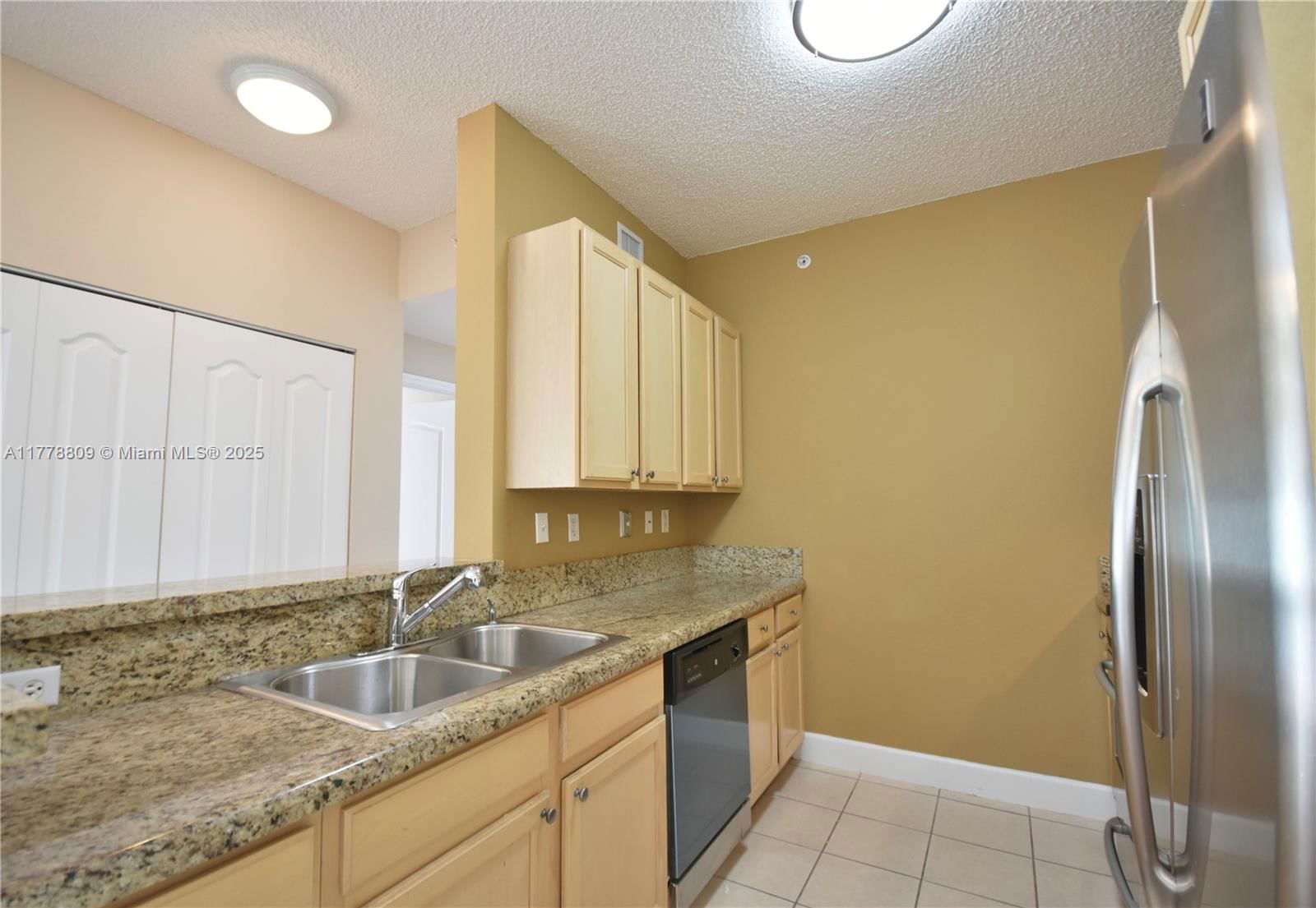 Real estate property located at 6001 70th St #429, Miami-dade, Valencia Condo, South Miami, FL