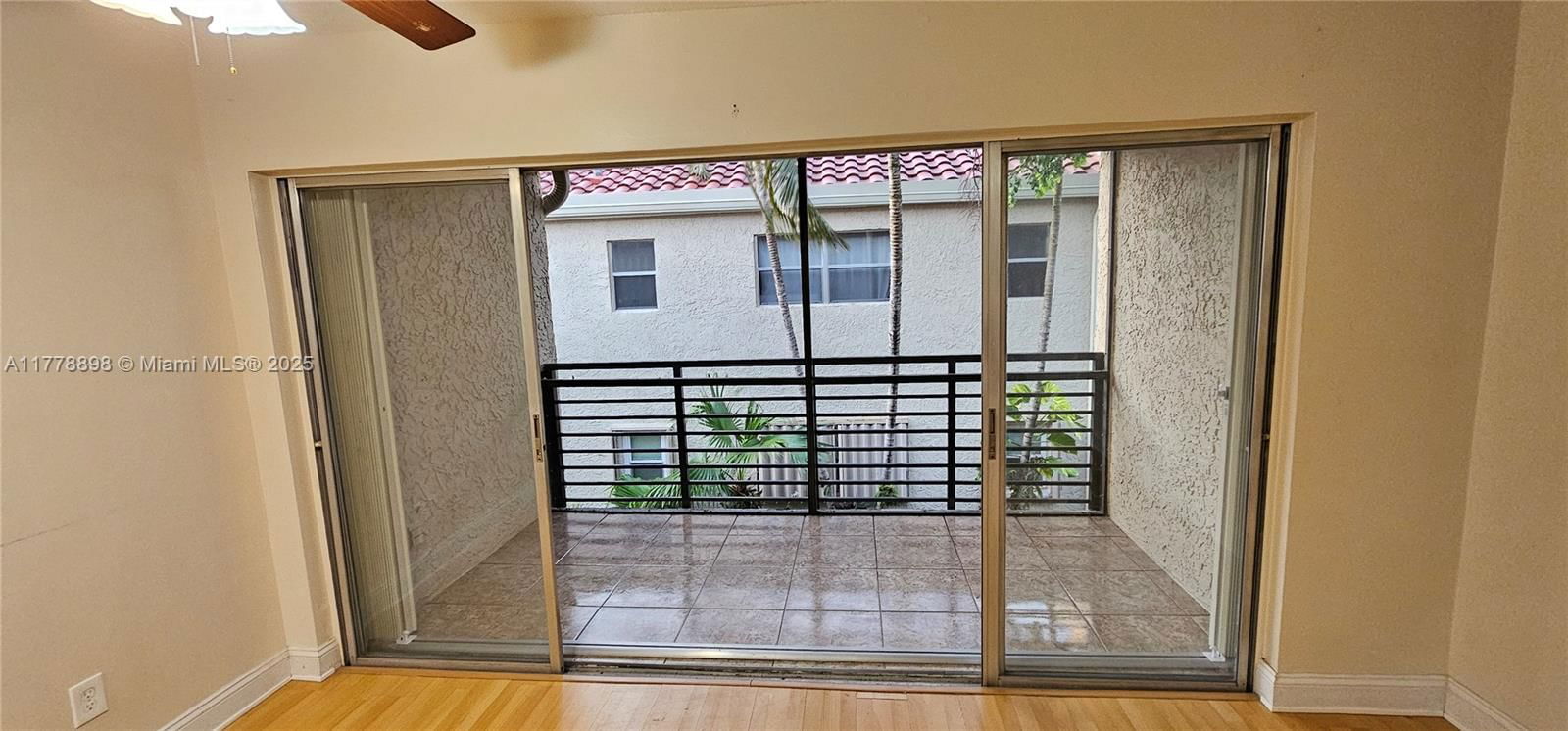 Real estate property located at 5352 6th Ave G9, Broward, Embarcadero Condo, Oakland Park, FL