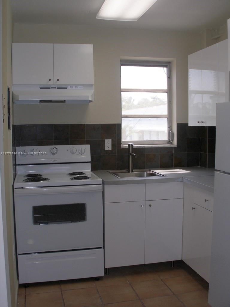 Real estate property located at 716 Michigan Ave #305, Miami-dade, Michigan Towers Condo, Miami Beach, FL