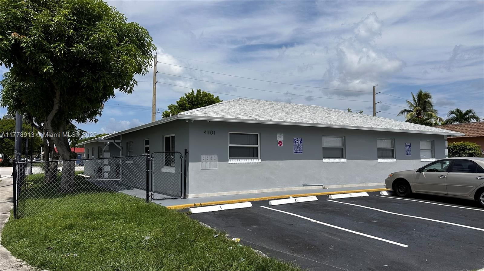 Real estate property located at 4101 30th Ter, Broward, Other, Lauderdale Lakes, FL
