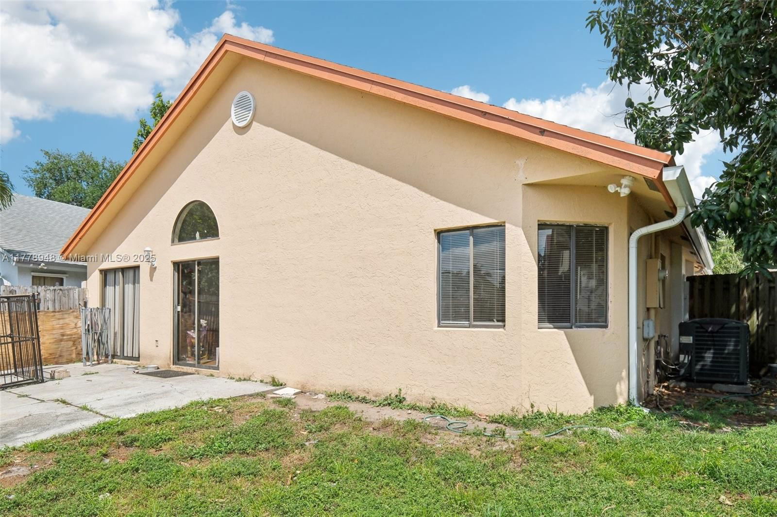 Real estate property located at 711 Holly St, Broward, North Lauderdale Division, North Lauderdale, FL