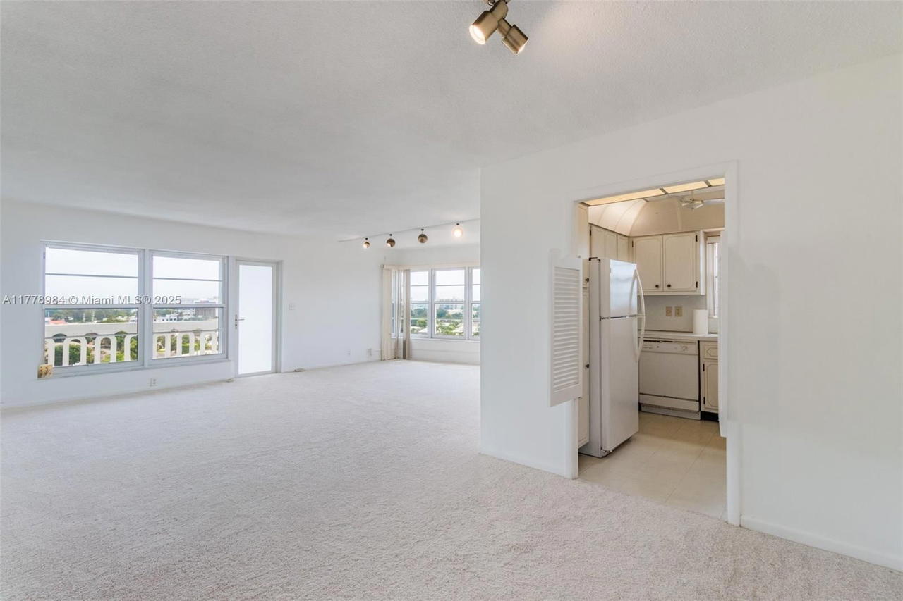 Real estate property located at 2500 48th Ln #802, Broward, Country Club Towers Condo, Fort Lauderdale, FL