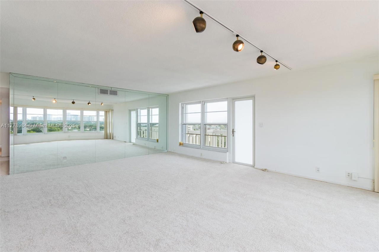 Real estate property located at 2500 48th Ln #802, Broward, Country Club Towers Condo, Fort Lauderdale, FL