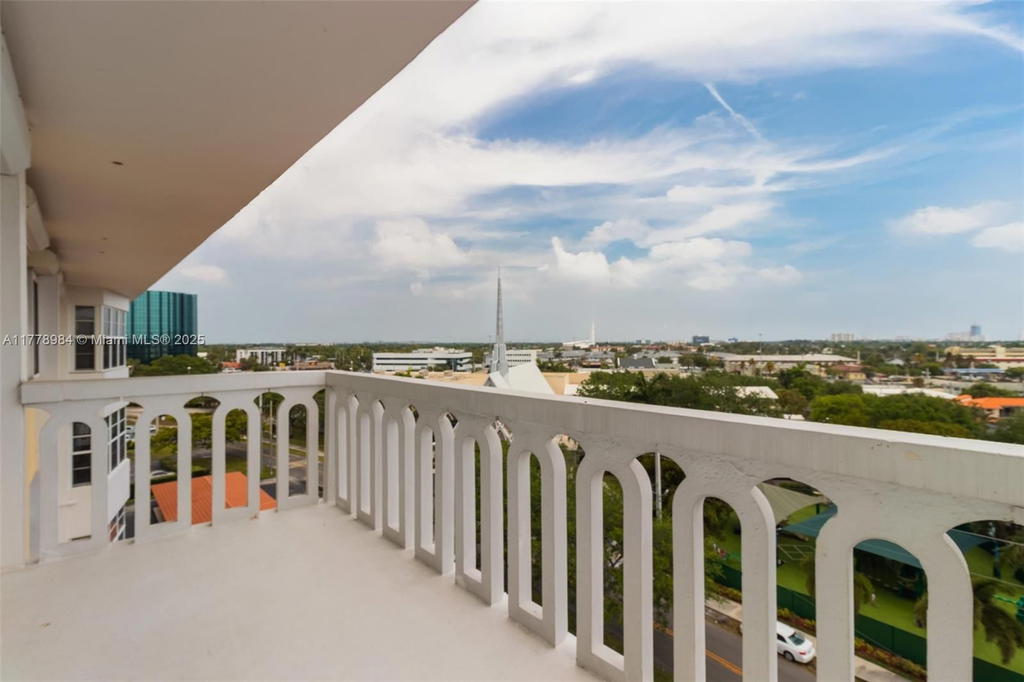 Real estate property located at 2500 48th Ln #802, Broward, Country Club Towers Condo, Fort Lauderdale, FL